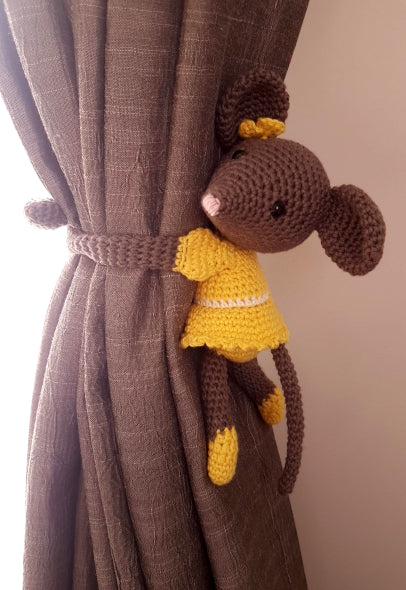 crochet mouse tie back - girl in yellow dress 