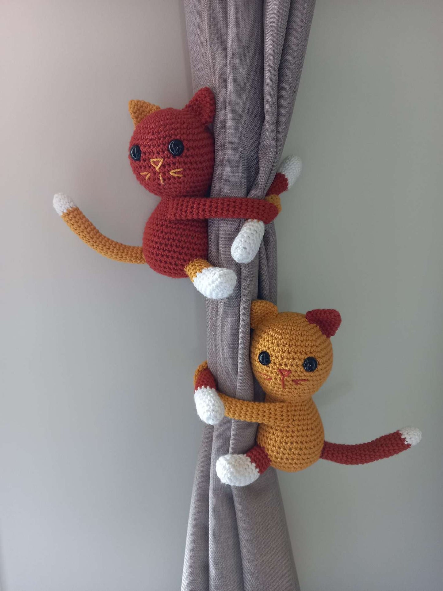 Crocheted Cat Tie Back